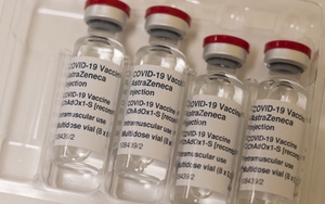 Thêm 125 tỷ đồng, 1 triệu USD và 1 triệu liều vaccine cho Quỹ mua vaccine phòng Covid-19