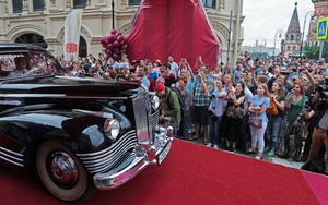 Rao bán xe Limousine hiếm thời Liên Xô với giá cao kỷ lục