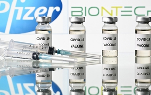 FDA tiếp tục cảnh báo chứng viêm cơ tim khi tiêm vaccine của hãng Pfizer và Moderna