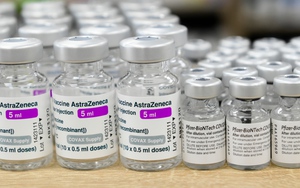 Tiêm kết hợp vaccine Pfizer và AstraZeneca tạo miễn dịch mạnh hơn