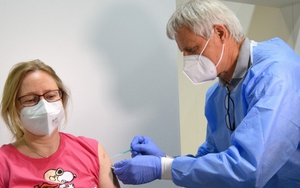 Đức thực hiện khuyến nghị tiêm vaccine Astrazeneca kết hợp Biontech/Pfizer hoặc Moderna