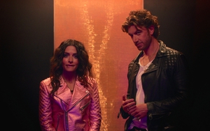 Nữ minh tinh của 'Sex/ Life' Sarah Shahi: 'Sẽ yêu thêm ngàn kiếp nữa'