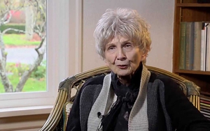 Nhà văn đoạt giải Nobel Alice Munro: Bậc thầy truyện ngắn tuổi 90
