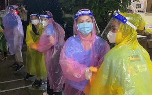 Dàn người đẹp không ngại khó khăn tiếp tế lương thực cho vùng dịch