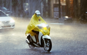 Bắc Bộ, Nam Bộ mưa dông, cảnh báo lốc, sét và gió giật mạnh