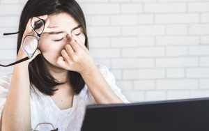 Khuyến cáo dùng nhiều máy tính, điện thoại ảnh hưởng xấu tới sức khoẻ thanh thiếu niên