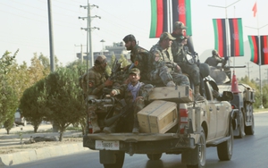 Mỹ sơ tán hơn 700 người khỏi Afghanistan trong 24 giờ qua