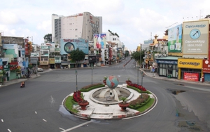 Hình ảnh TP HCM ngày đầu siết chặt giãn cách xã hội