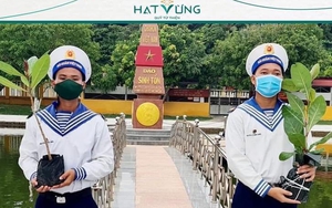 Sao Việt tặng kỷ vật 'chia lửa' với tuyến đầu chống dịch Covid-19