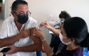 Nguy cơ từ việc một số nước tiêm vaccine Covid-19 liều tăng cường