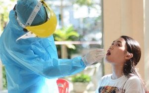 Bộ GD-ĐT kiến nghị tiêm vaccine, miễn giảm học phí cho học sinh