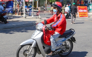 Từ 30/8, TP HCM cho phép shipper hoạt động tại 'vùng đỏ'