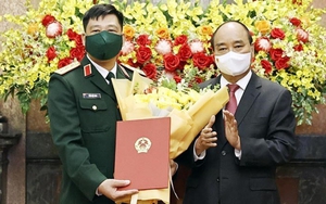 Chủ tịch nước trao Quyết định thăng quân hàm Thượng tướng cho Giám đốc Học viện Quốc phòng