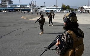 Anh cảnh báo tấn công bằng máy bay không người lái nếu Taliban không kiềm chế các nhóm khủng bố