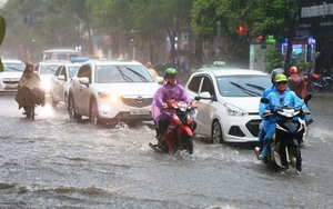 Thời tiết hôm nay: Bắc Bộ, Nam Bộ có mưa rào và dông