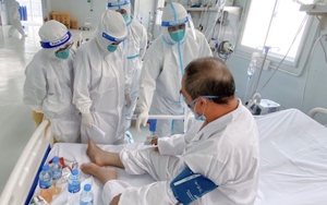 F0 tình nguyện 'bám trụ' tuyến đầu (Bài 2): Những tình nguyện viên F0 đặc biệt