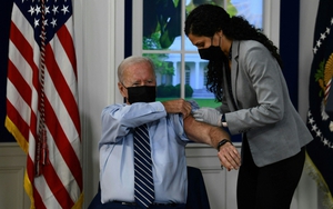 Tổng thống Mỹ Joe Biden đã tiêm mũi vaccine thứ 3