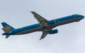 Tranh luận quanh đề xuất áp giá sàn vé máy bay