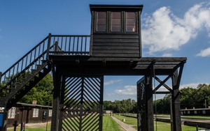 Cựu thư ký trại tập trung Đức Quốc xã bị bắt sau khi bỏ trốn trong ngày xét xử