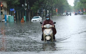 Bão số 7 kết hợp gió mùa Đông Bắc gây mưa rất to ở miền Bắc