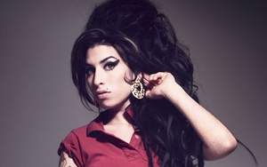Đấu giá hơn 800 kỷ vật của nữ danh ca bạc mệnh Amy Winehouse