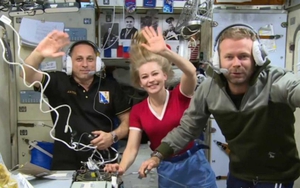 Các nhà làm phim Nga trở về an toàn sau khi quay trên trạm vũ trụ