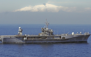 Mỹ điều tàu chỉ huy USS Mount Whitney vào Biển Đen