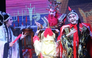 Cải lương 'nghe ngóng' Tết