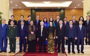 Tổng Bí thư trao Quyết định nghỉ hưu cho 6 Ủy viên Bộ Chính trị không tái cử khóa XIII