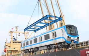 Thêm 4 đoàn tàu tuyến metro số 1 Bến Thành – Suối Tiên được vận chuyển về Việt Nam