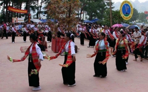 Sợi dây kết nối cộng đồng và thể hiện bản sắc tộc người