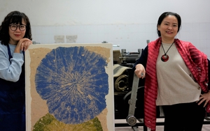 Triển lãm 'Mùa trong vườn': 2 người phụ nữ và dao khắc