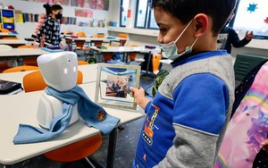 Giải pháp công nghệ cho những học sinh không thể tới trường