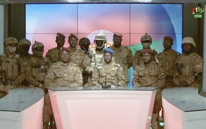 Quân đội Burkina Faso phế truất Tổng thống, đình chỉ Hiến pháp, giải tán Chính phủ và Quốc hội