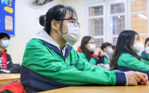 Hình ảnh học sinh từ khối lớp 7 tới 12 ở Hà Nội trở lại trường học trực tiếp