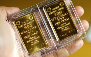 Giá vàng thế giới phiên 10/2 chạm mức cao nhất trong hai tuần