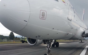 Colombia: Máy bay hạ cánh khẩn cấp do sự cố, hàng chục nghìn người bị ảnh hưởng