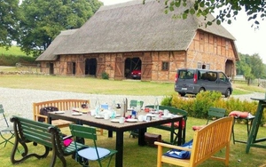 Có thể bạn chưa biết: Nhà tranh vách đất… xa xỉ