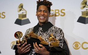 Giải Grammy 2022: Jon Batiste và con đường âm nhạc từ... game