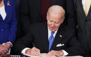 Tổng thống Mỹ ký ban hành luật chấm dứt quan hệ thương mại bình thường với Nga