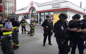 Nổ súng tại nhà ga tàu điện ngầm Mỹ: Hung thủ vẫn chưa bị bắt