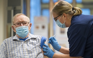 Pfizer có thể ra mắt vaccine chống lại nhiều biến thể vào cuối năm nay