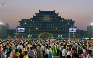 Triều Tiên bắn pháo hoa và tổ chức trình diễn kỷ niệm 110 năm ngày sinh cố Chủ tịch Kim Nhật Thành