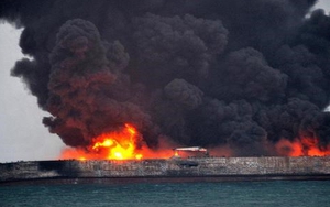 Chưa xác định được nguyên nhân gây nổ trên tàu chở dầu ở ngoài khơi Hong Kong