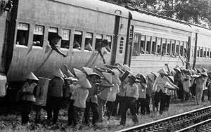 Cuộc đời sau ống kính: Hàng rong ga tàu