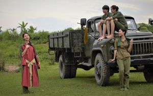 Xem phim 'Bình minh đỏ': 'Đất nước mình nhiều điều giản dị'