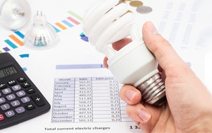 Vừa cắt giảm thực phẩm, 40% hộ gia đình tại Anh chật vật thanh toán hóa đơn điện gas