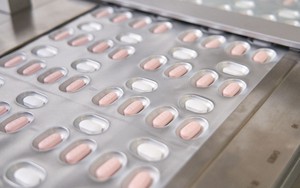 Thuốc Paxlovid điều trị Covid-19 không ngăn được lây nhiễm giữa các thành viên trong gia đình