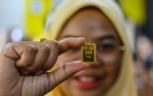 Giá vàng thế giới giảm tuần thứ ba liên tiếp