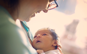 Tỷ lệ phụ nữ trầm cảm sau sinh gia tăng trong năm đầu bùng phát đại dịch COVID-19